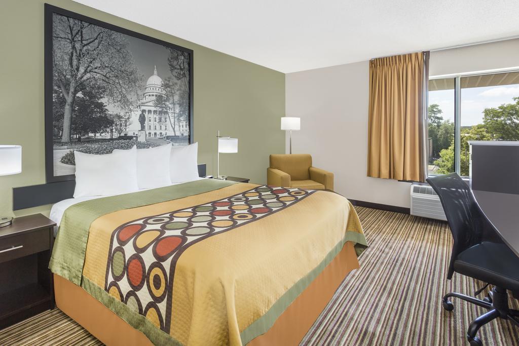 Super 8 By Wyndham Madison South Motel Room photo